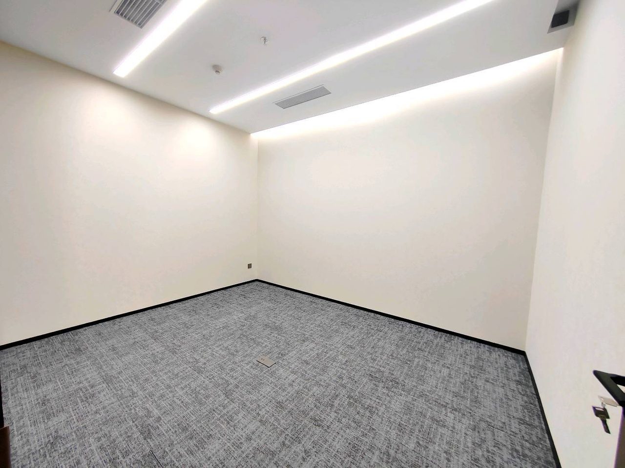 讯美科技广场193㎡精装办公室出租,低层西北向采光好