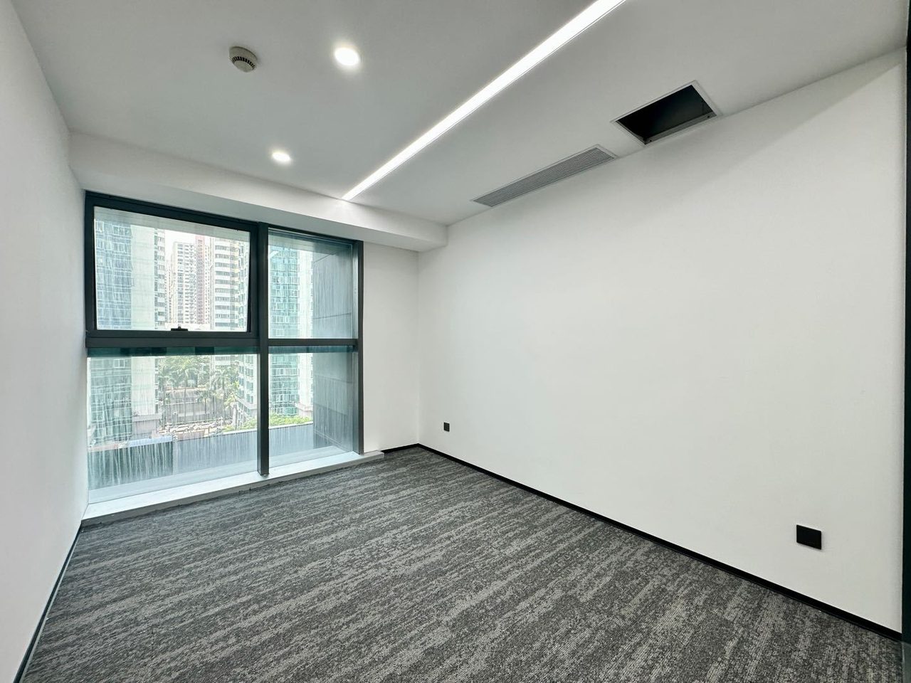 英龙商务中心写字楼145㎡精装户型·低层南向出租