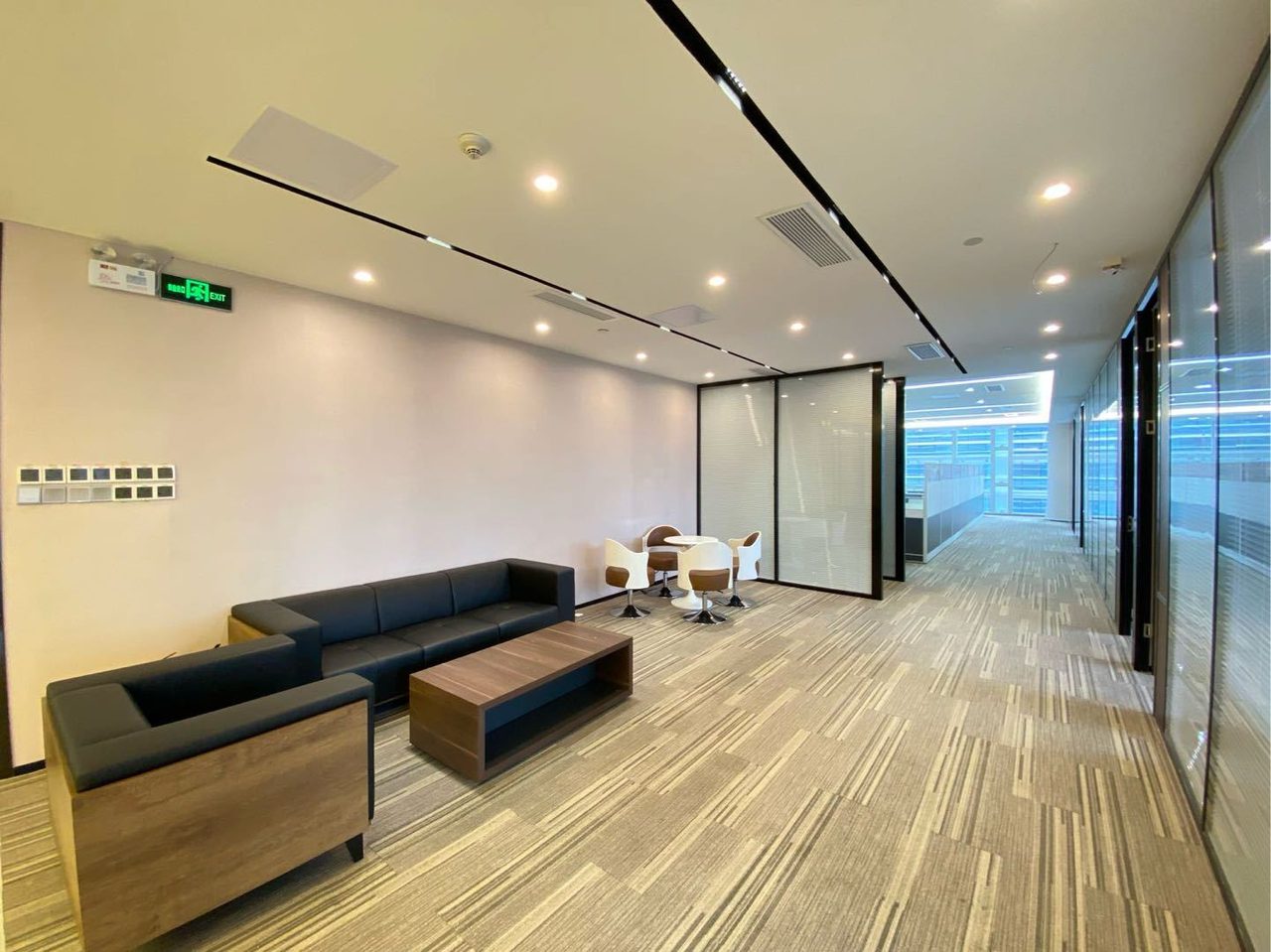 中洲大厦写字楼630.36㎡豪装户型·中层西南向出租