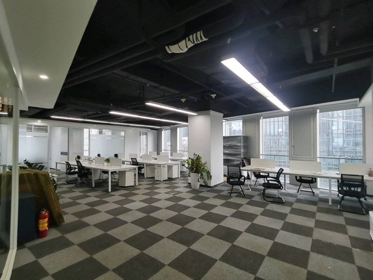 南山区科技园 深圳市软件产业基地265㎡精装办公间低层出租实景图