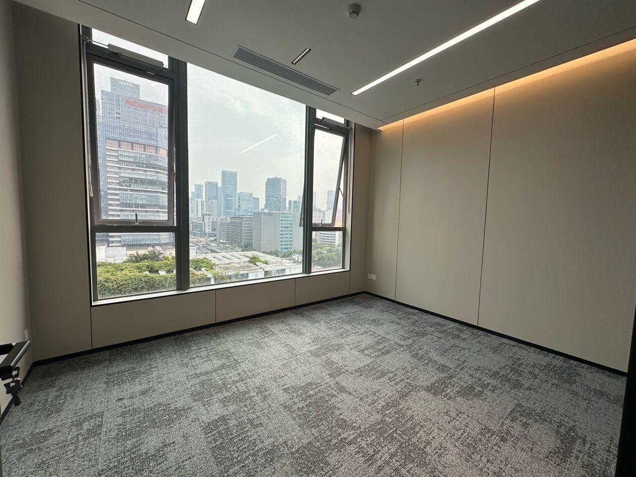 远望谷大厦写字楼200㎡精装户型·中层南向出租