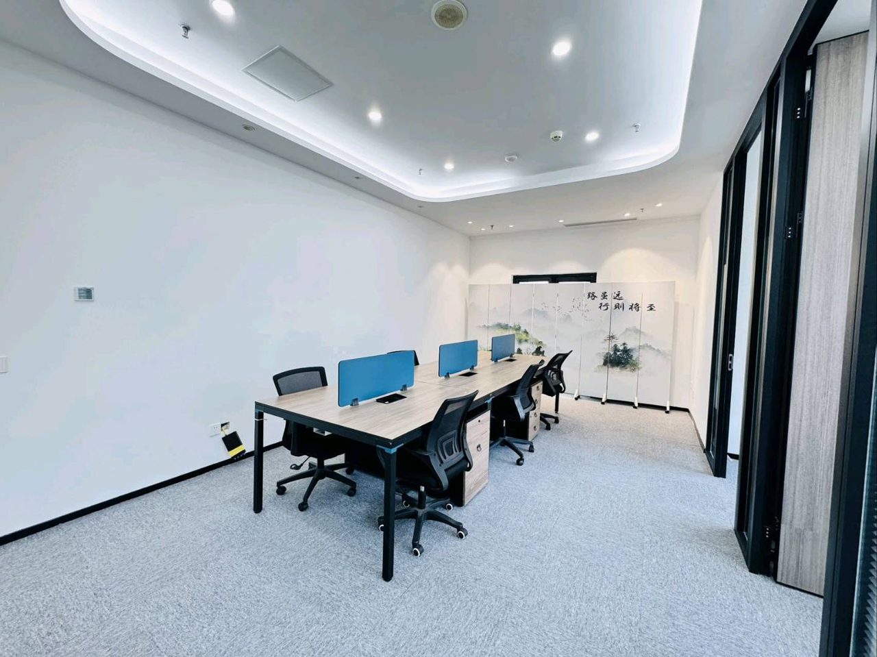 方大城150㎡精装办公室出租，中层北向采光好