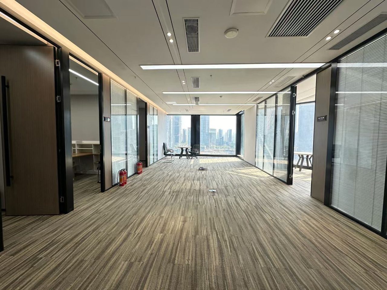 362㎡精装办公室 恒裕前海金融中心·近桂湾站·高层实景图