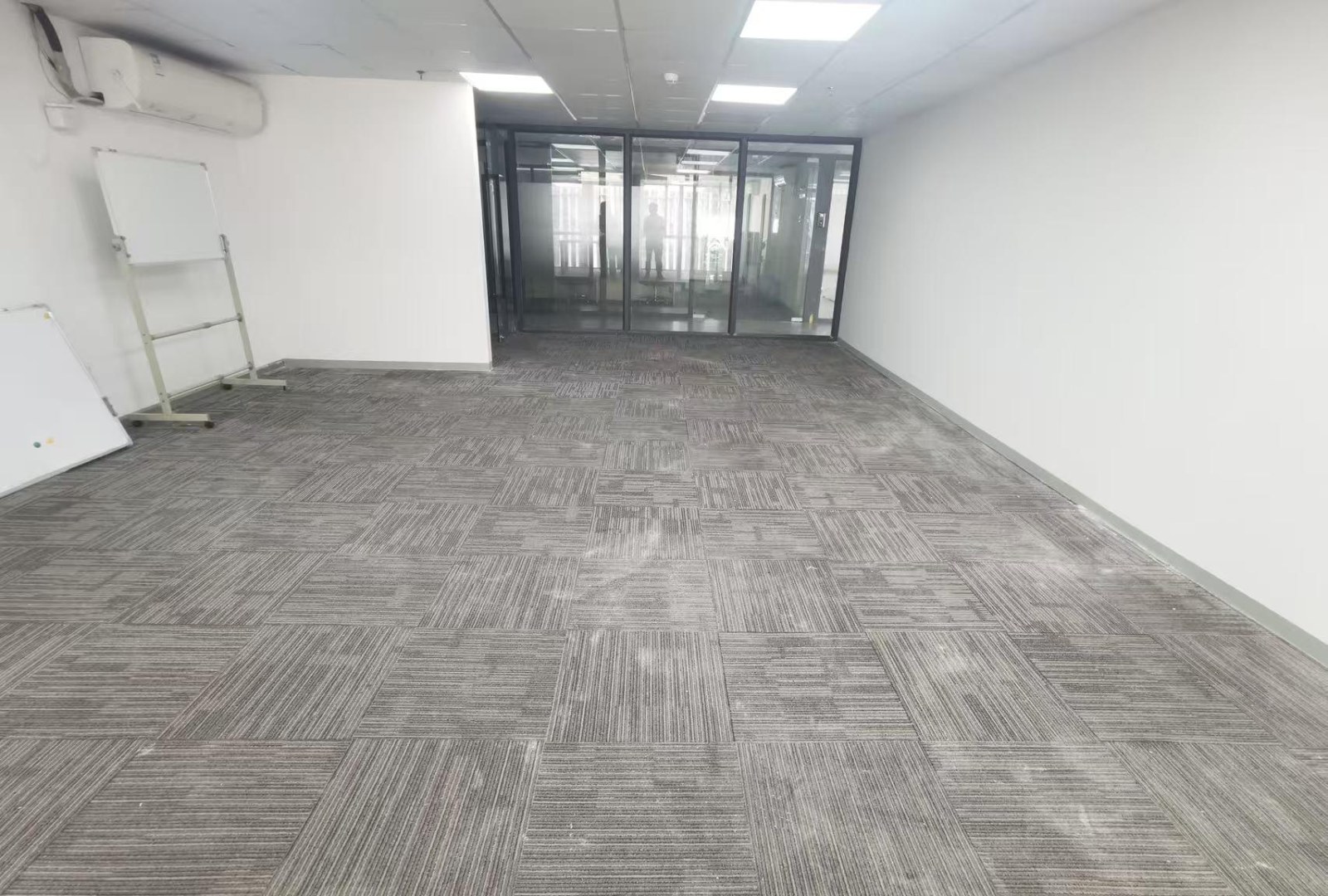 深圳科技工业园生产力大楼 130㎡ 精装 中楼层办公室出租