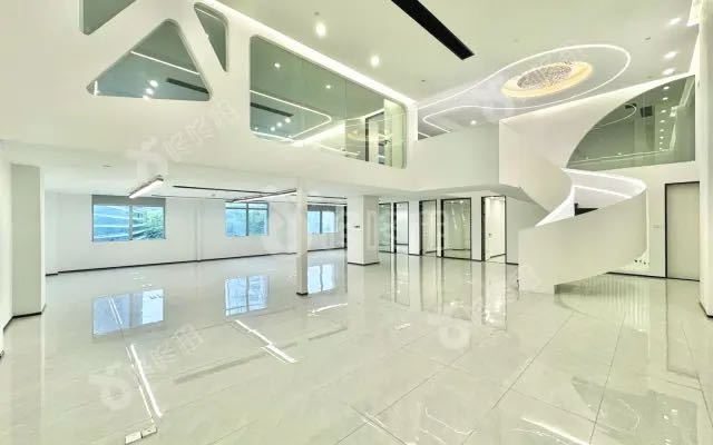 南山区科技园 中科纳能大厦365㎡精装办公间中层出租实景图