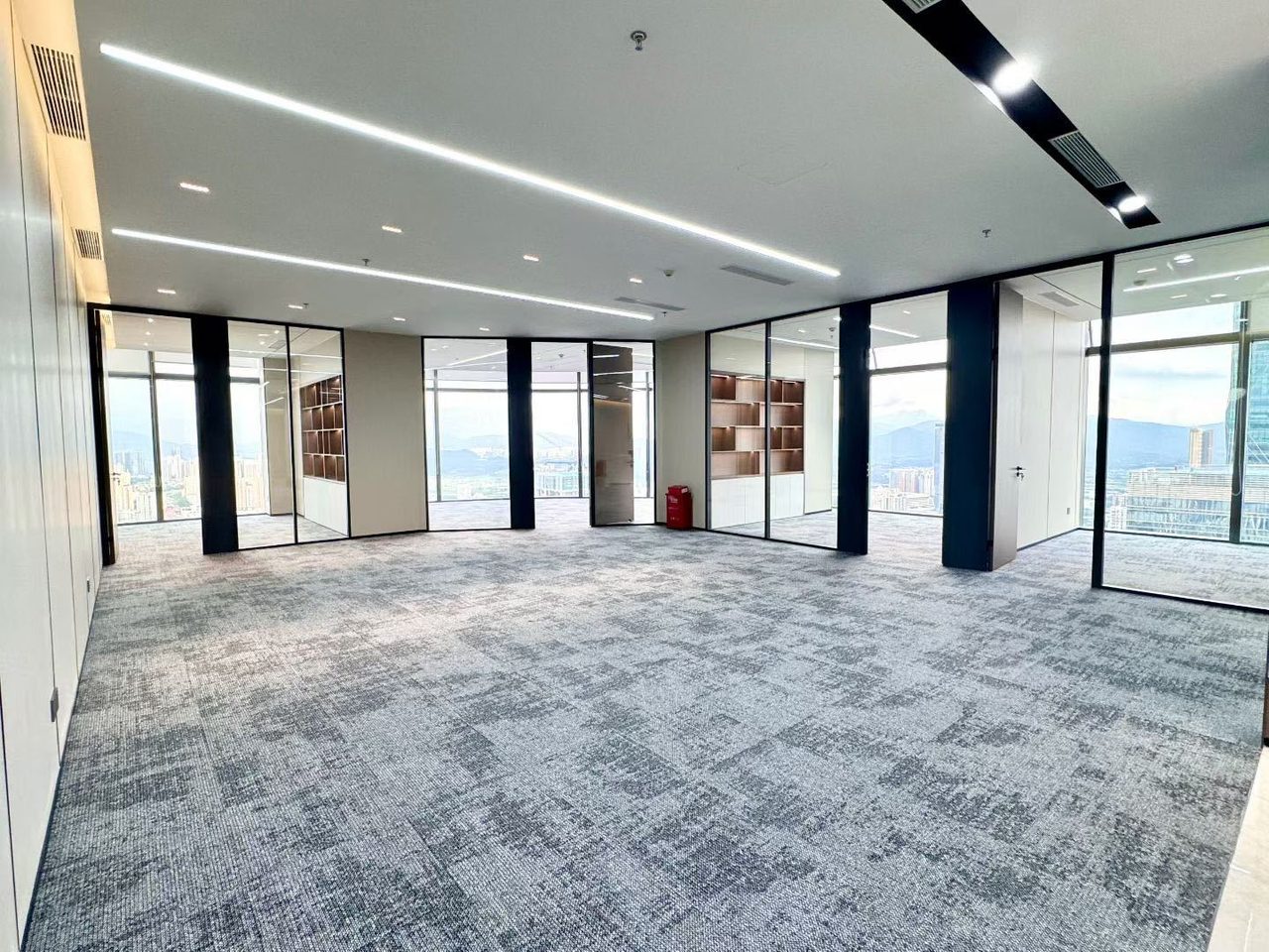 658㎡精装办公室 皇庭中心·近会展中心站·高层