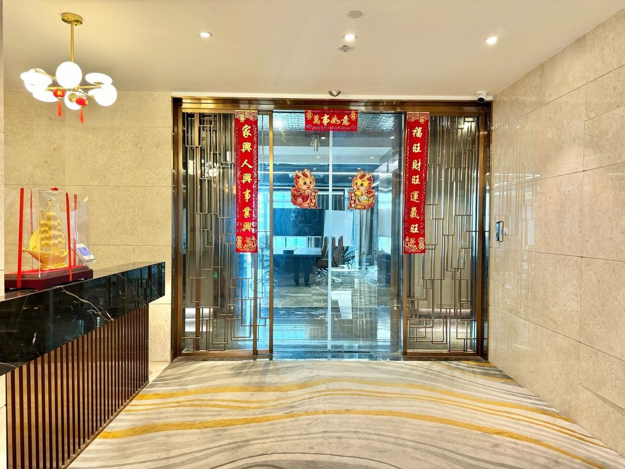 京基滨河时代1150㎡豪装办公室出租,中层四面采光向采光好实景图