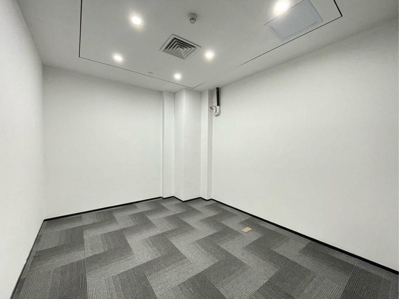 源政创业大厦写字楼515㎡精装户型·中层西向出租
