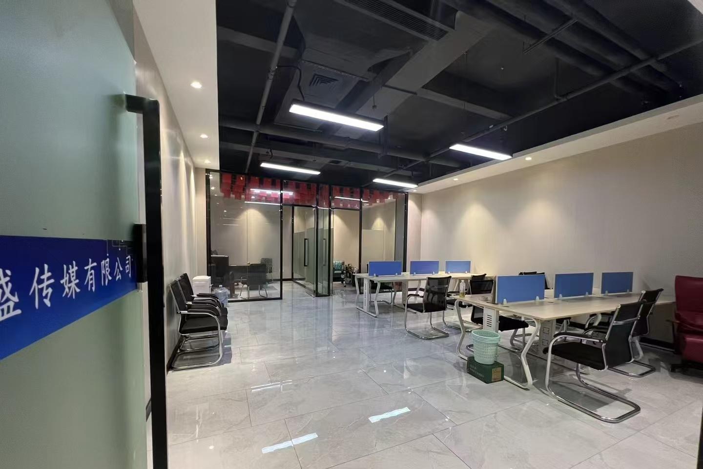 万盛创业园 132㎡ 精装 中楼层办公室出租实景图