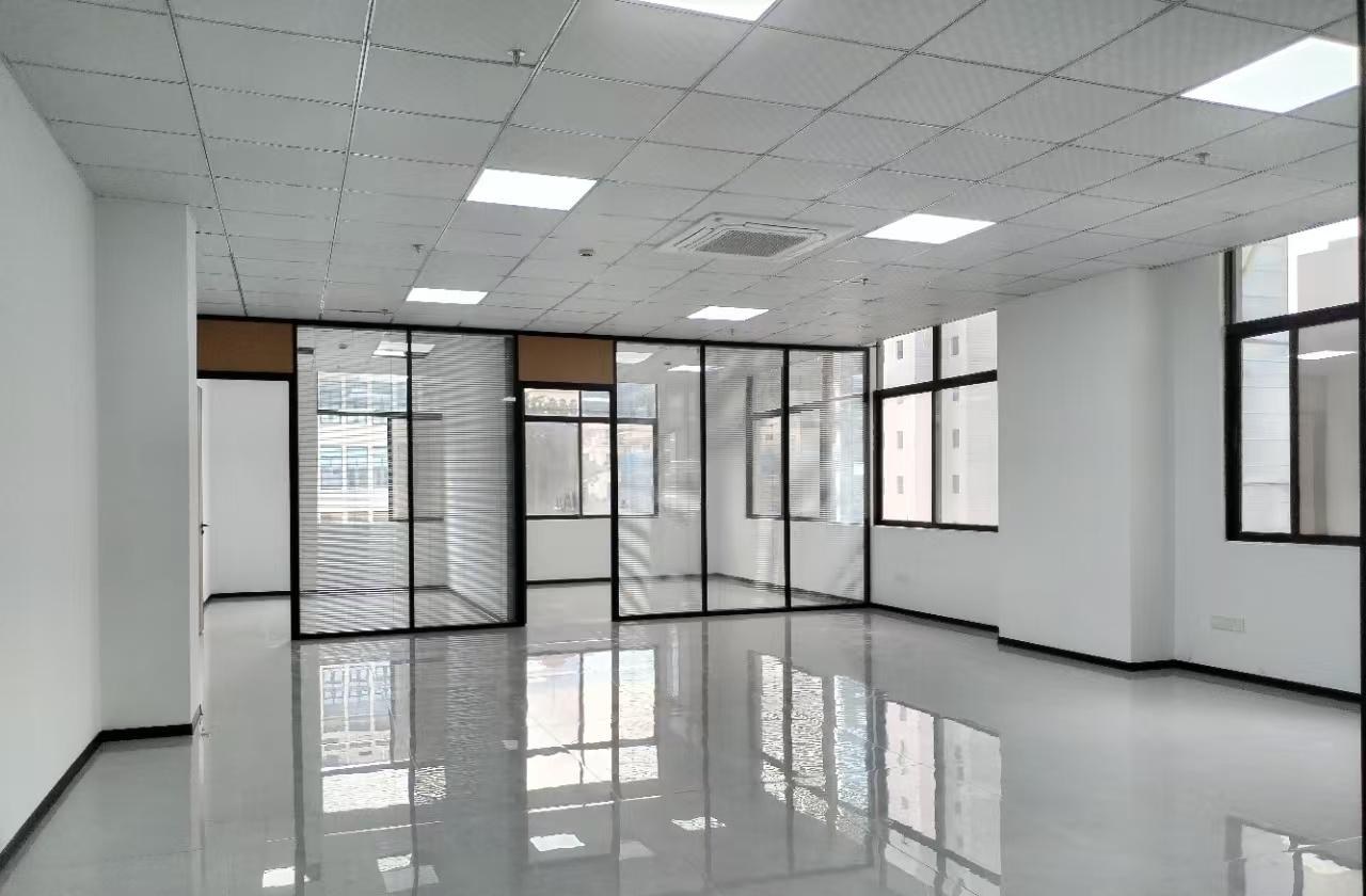 兴华工业大厦 242㎡ 精装 中楼层办公室出租实景图