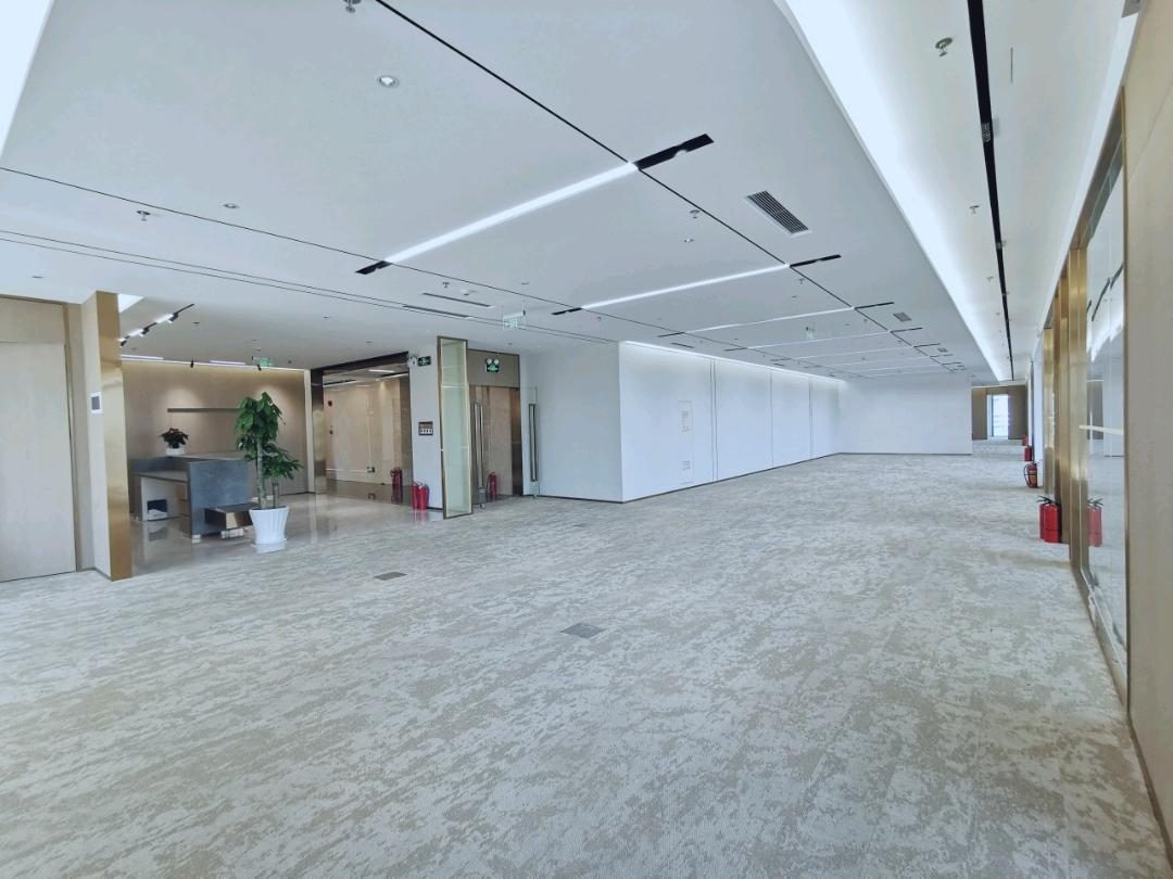 皇庭中心879㎡精装办公室出租,高层东南向采光好