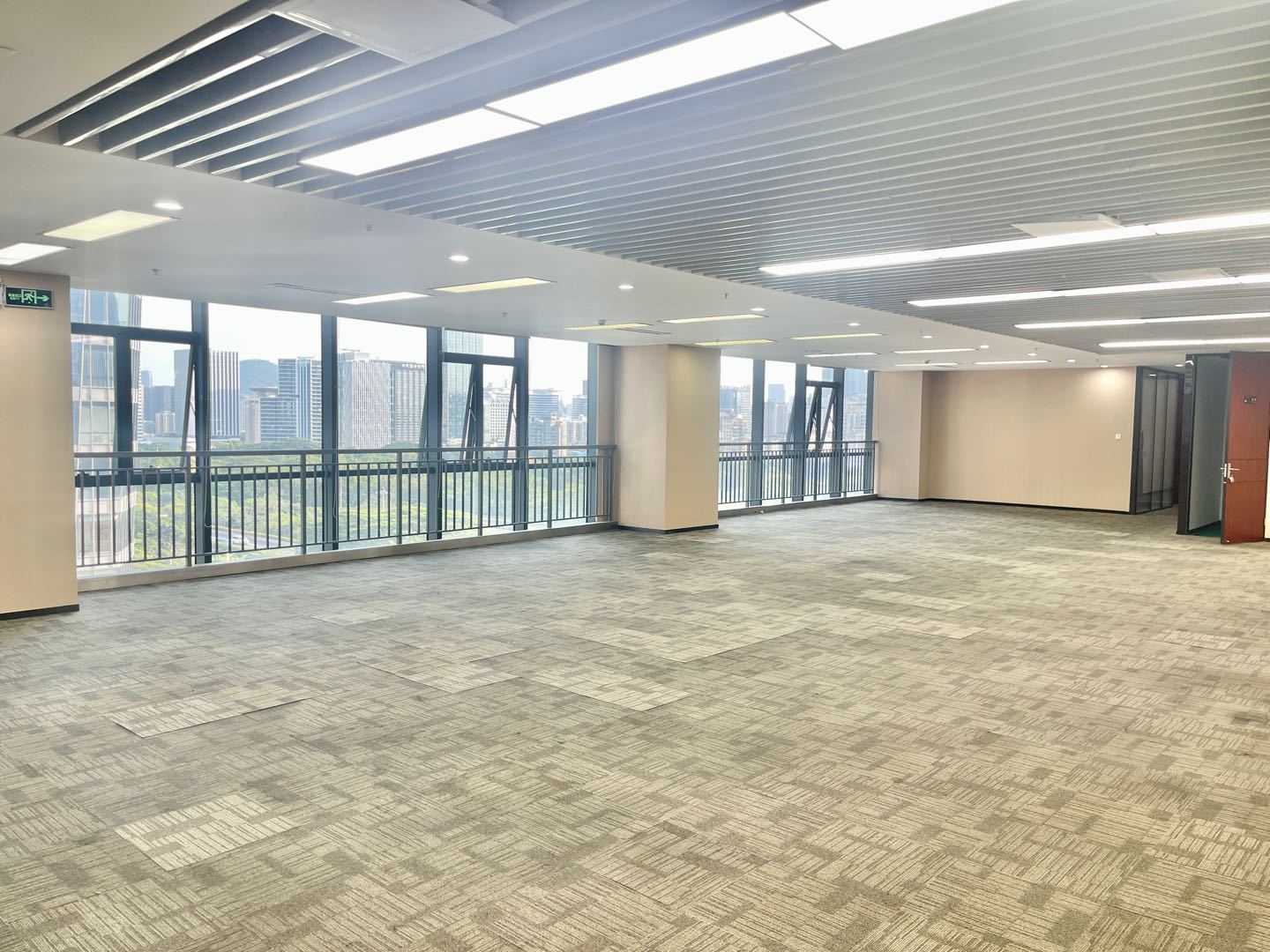 比克科技大厦 549㎡ 精装 中层办公室出租