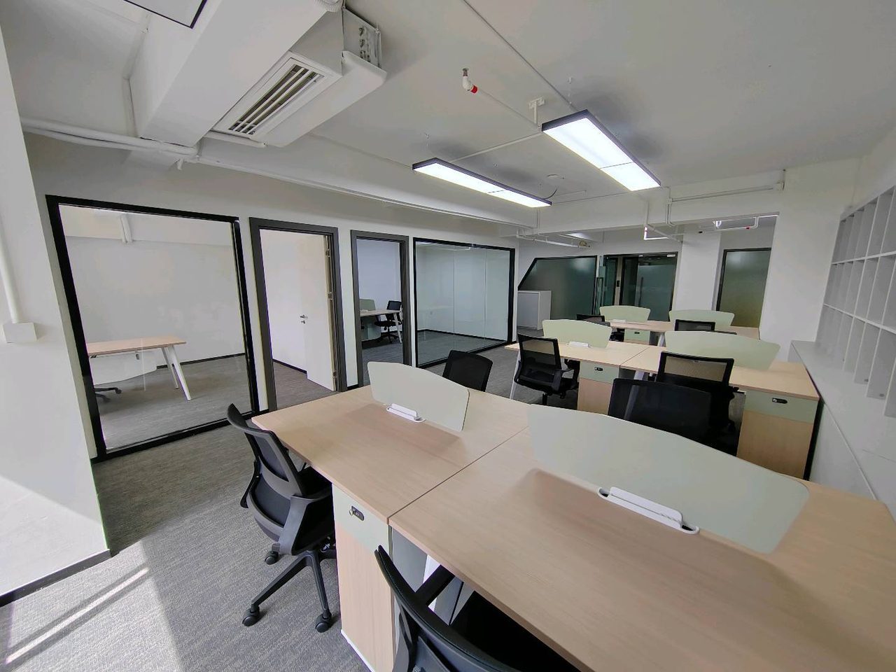 深圳湾科技生态园写字楼253㎡精装户型·低层西向出租