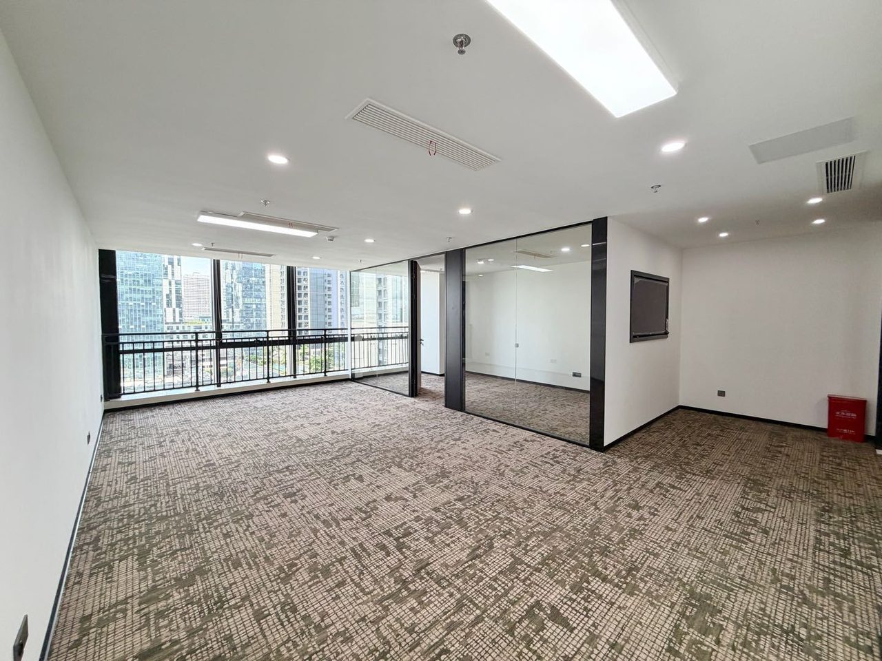 南山区科技园 航盛科技大厦96㎡精装办公间中层出租实景图