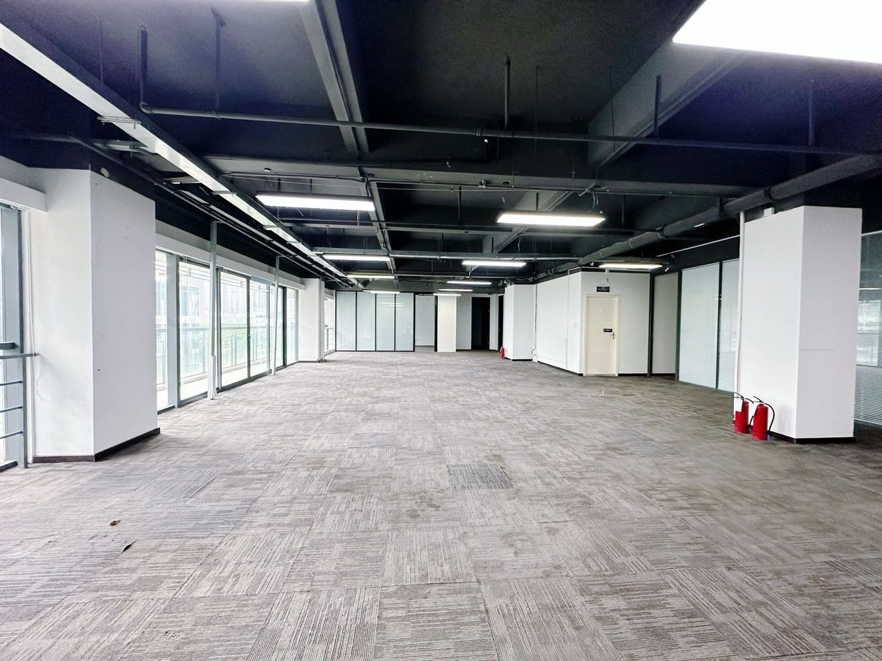 385㎡精装办公室 赋安科技大厦·近高新园站·低层实景图