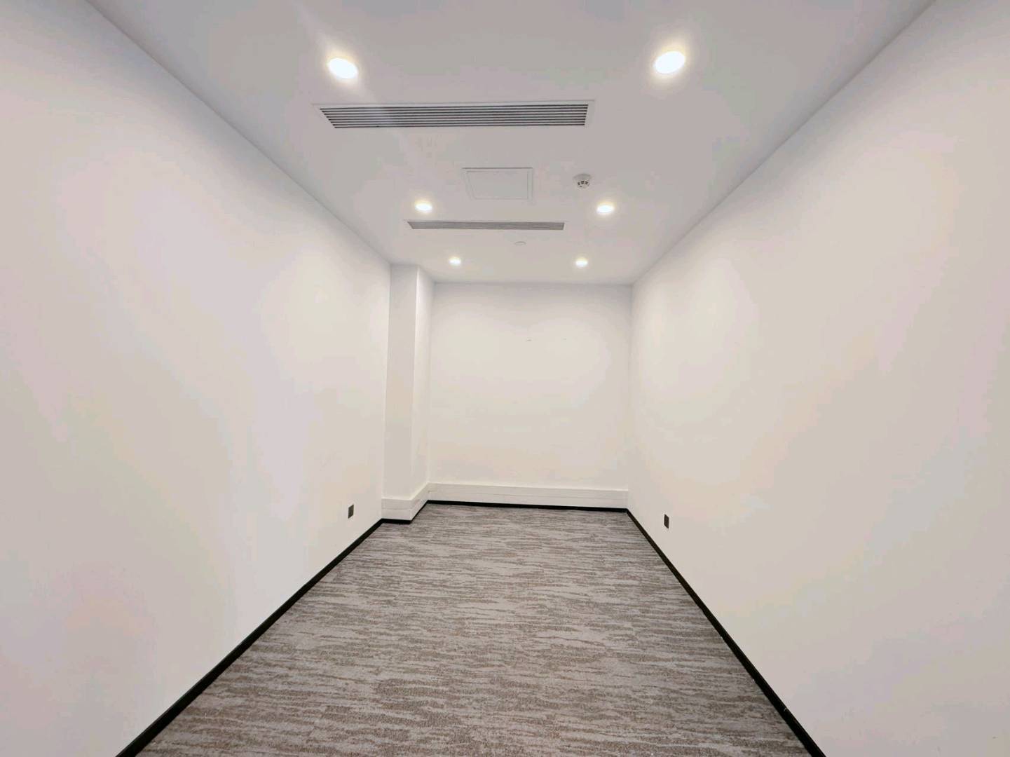 中检大厦 643㎡ 精装 中层办公室出租