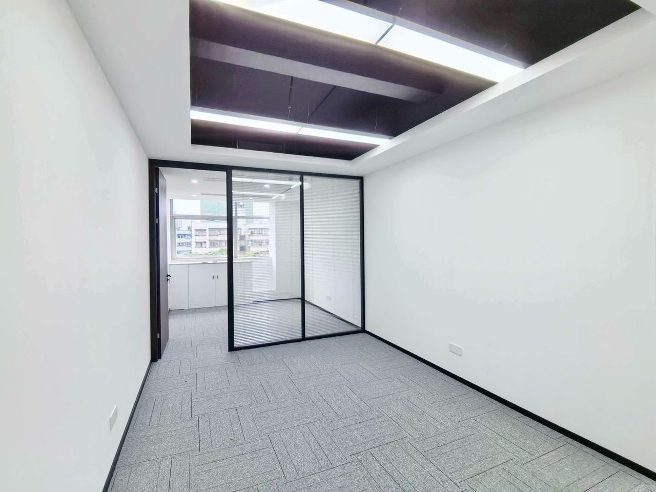 南山区科技园 深圳软件园126㎡精装办公间中层出租