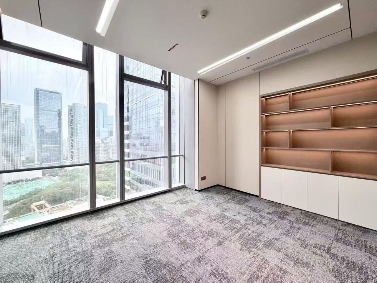 航天科技广场326㎡精装办公室出租,中层北向采光好