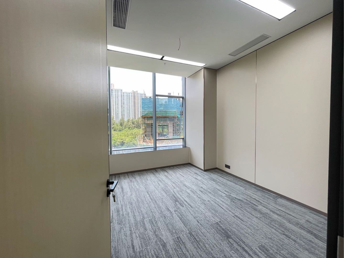 智慧广场 181.9㎡ 精装 中层办公室出租