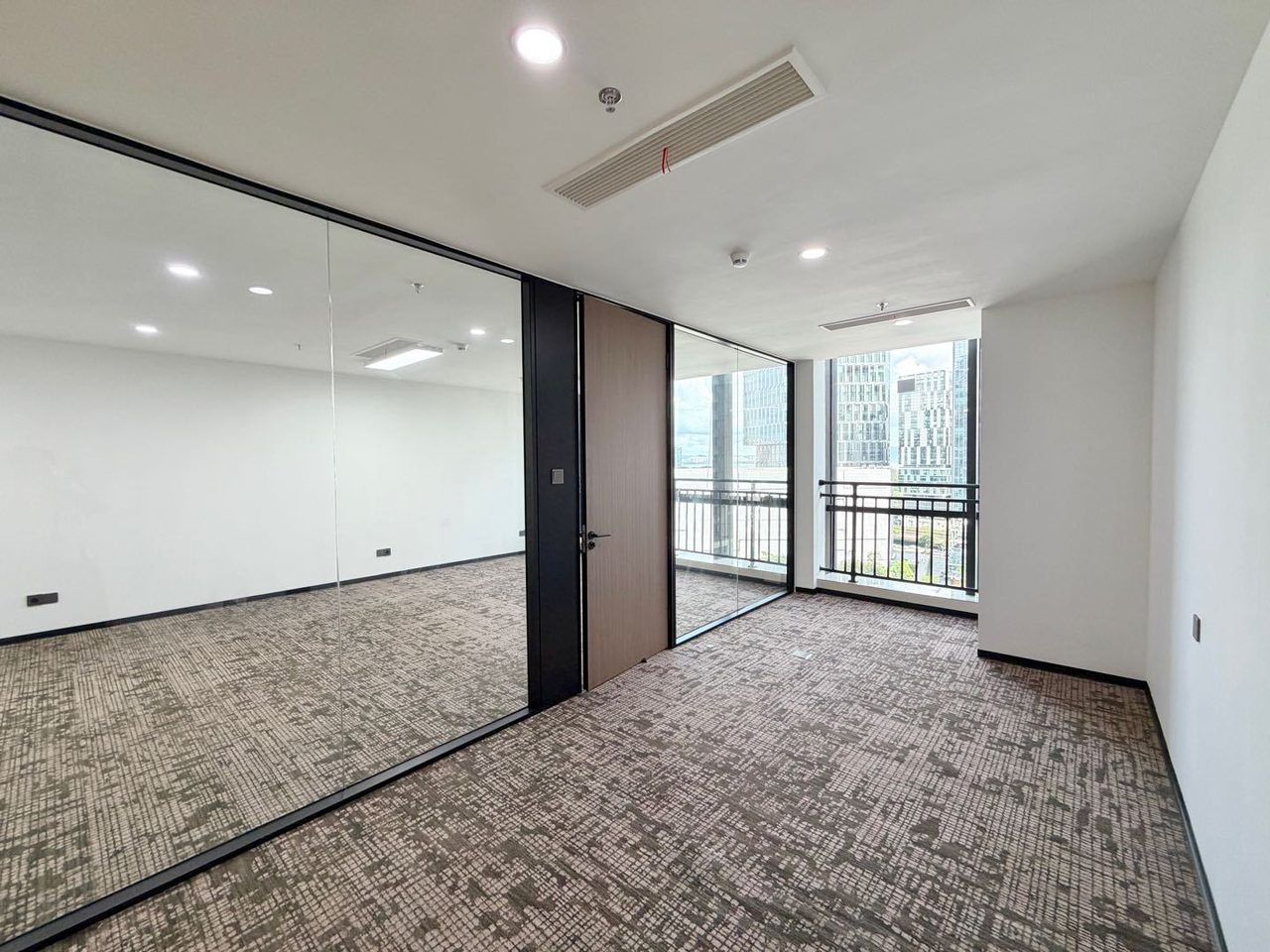 南山区科技园 航盛科技大厦96㎡精装办公间中层出租