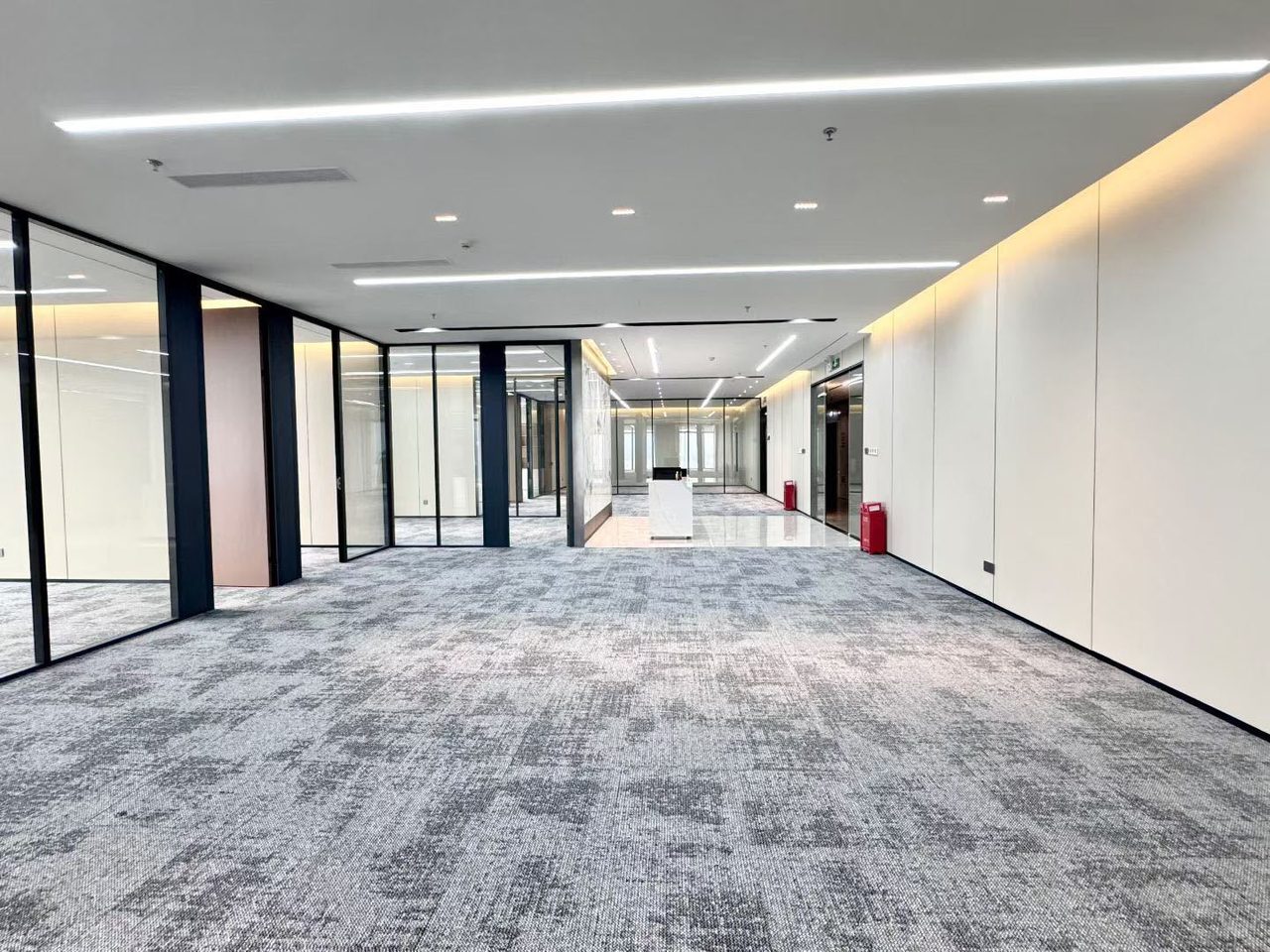 658㎡精装办公室 皇庭中心·近会展中心站·高层实景图