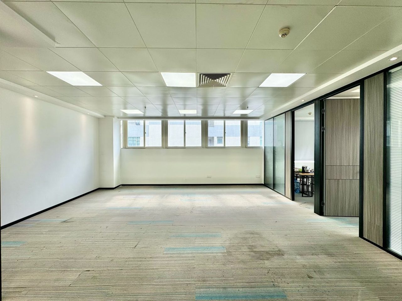 南山区科技园 麻雀岭工业区212㎡精装办公间高层出租
