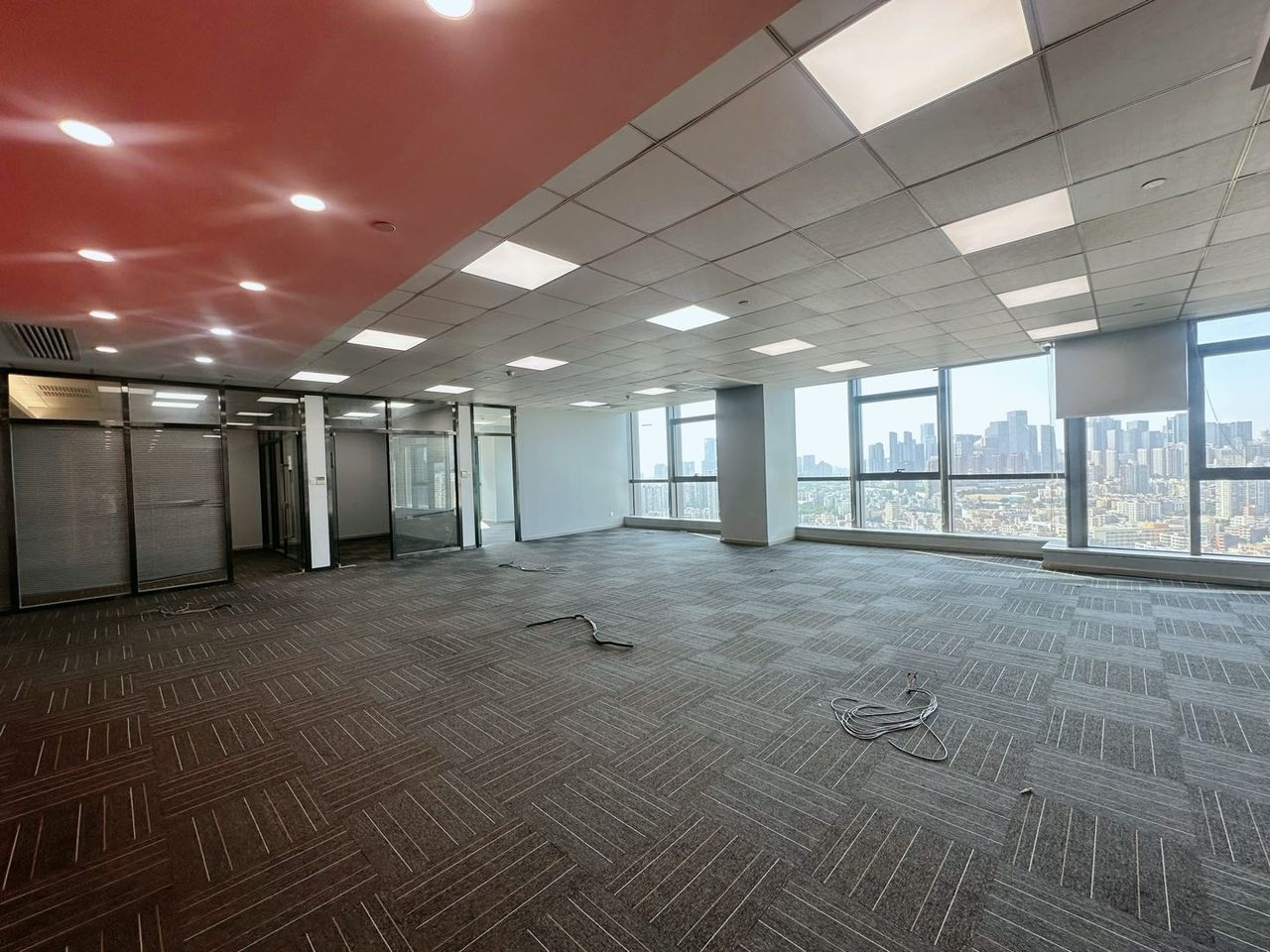 348㎡精装办公室 南园枫叶大厦·近南光站·高层实景图
