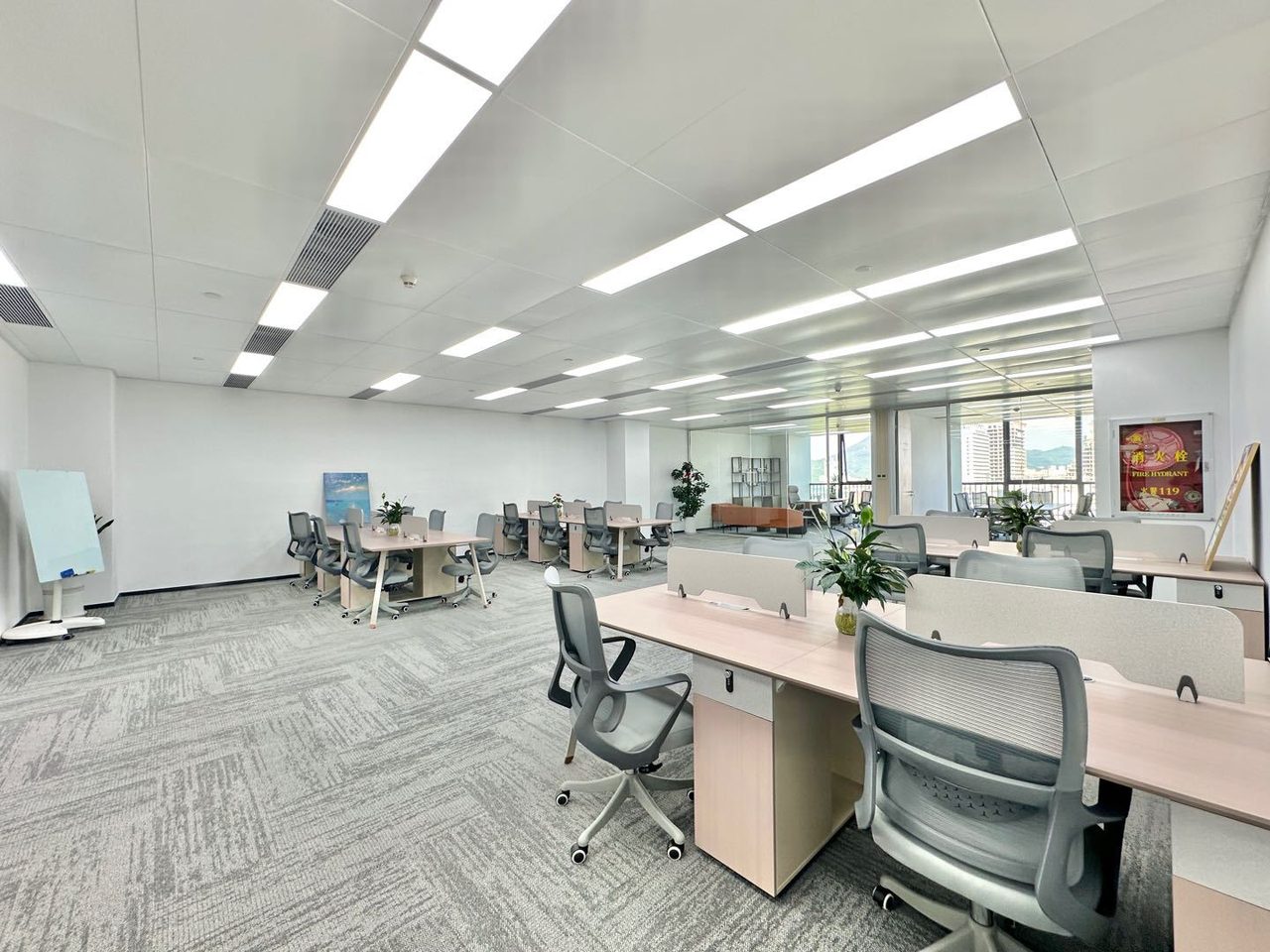 源政创业大厦442㎡精装办公室出租,中层北向采光好实景图