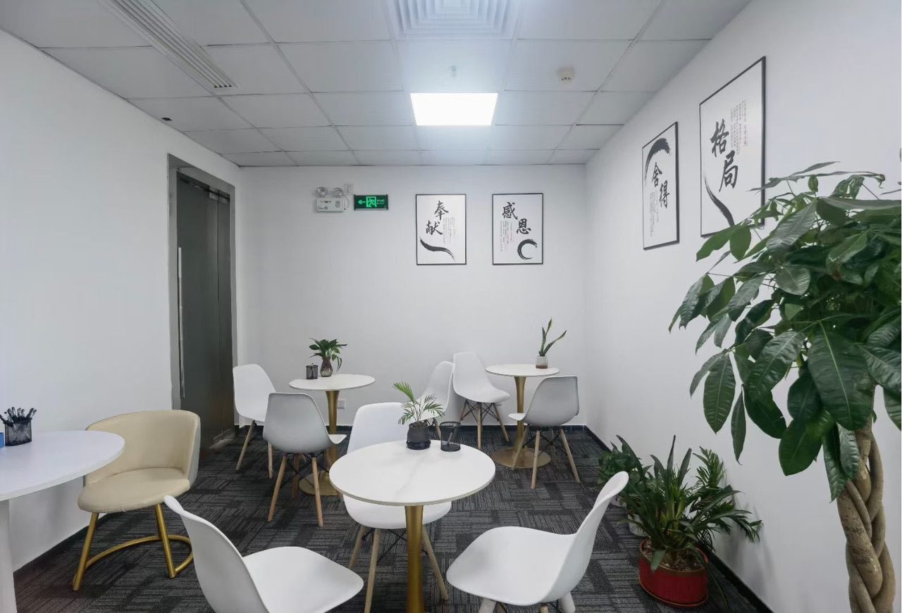 田厦金牛广场288㎡精装办公室出租,中层北向采光好
