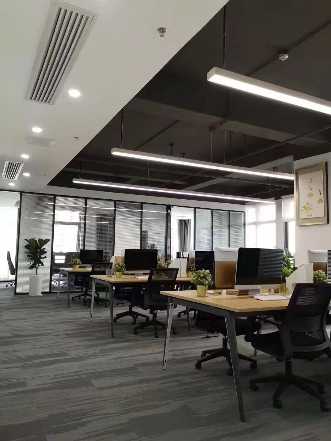 TCL国际E城写字楼535㎡精装户型·中层东向出租