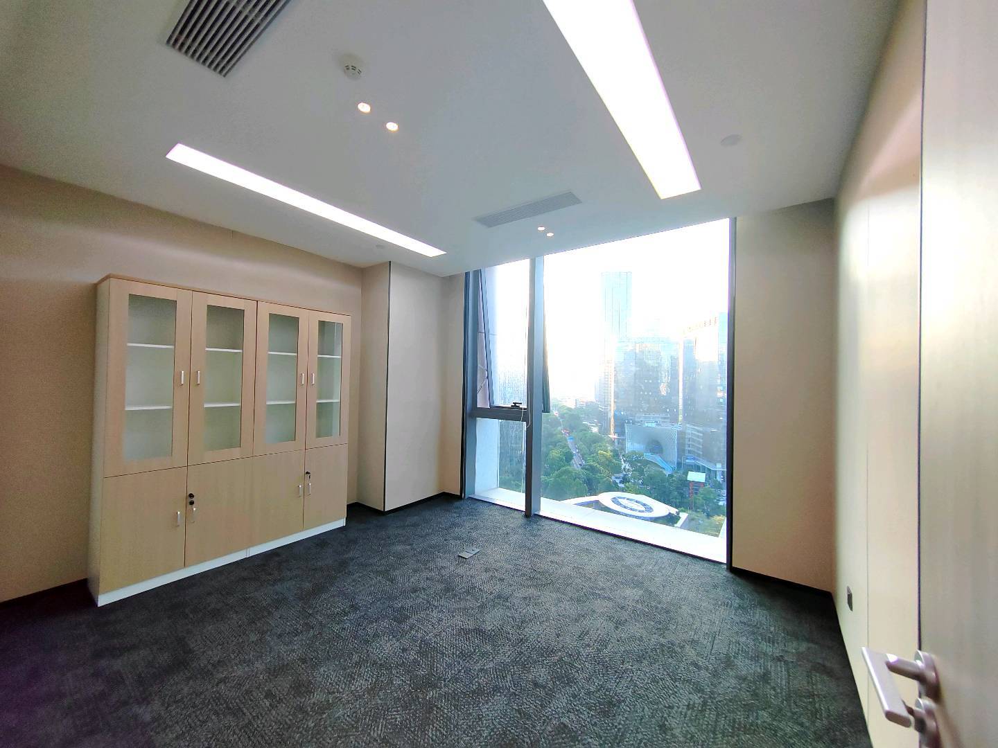 中检大厦 340㎡ 精装 中层办公室出租