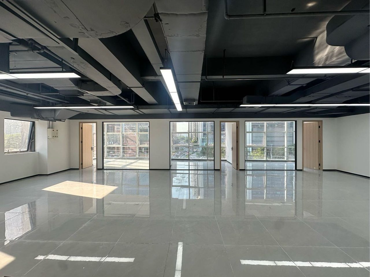 南山区科技园 德赛科技大厦268㎡精装办公间低层出租实景图