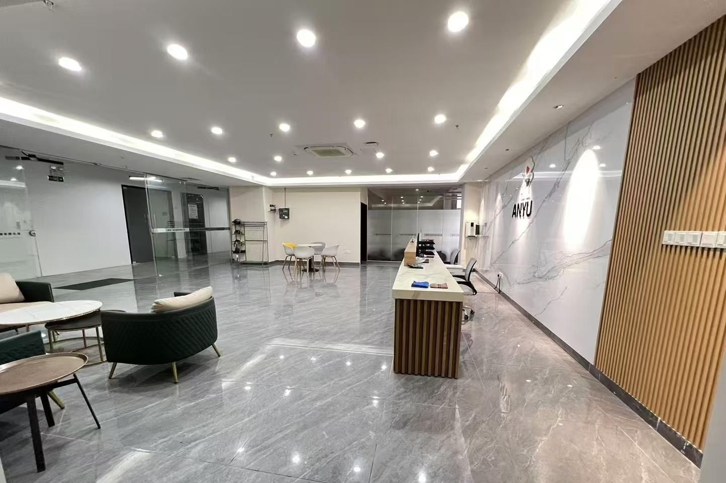 龙城广场-地铁站 1200㎡ 精装 中楼层办公室出租