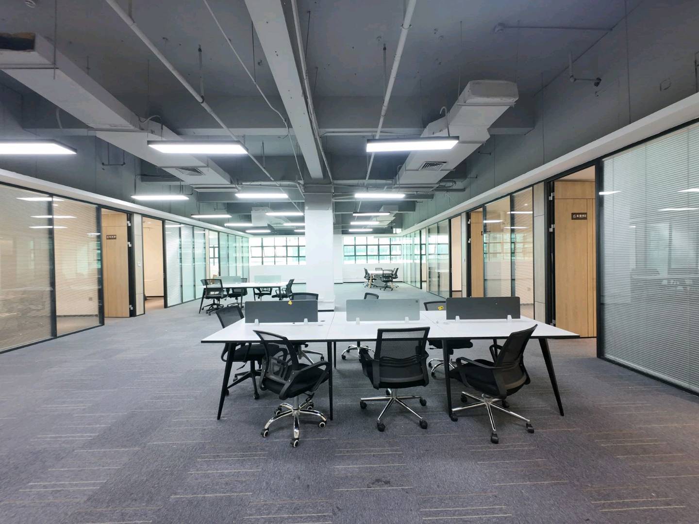 南山云谷一期 720㎡ 精装 中层办公室出租实景图