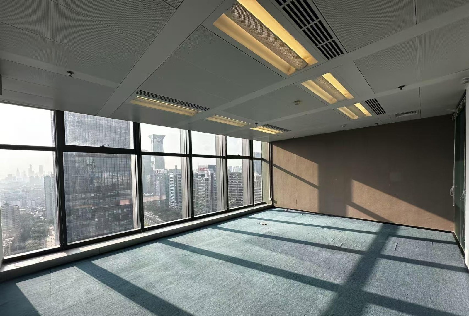 绿景NEO-A座 361.51㎡ 精装 高楼层办公室出租