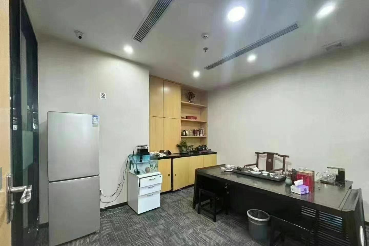 荣超滨海大厦 450㎡ 精装 中楼层办公室出租