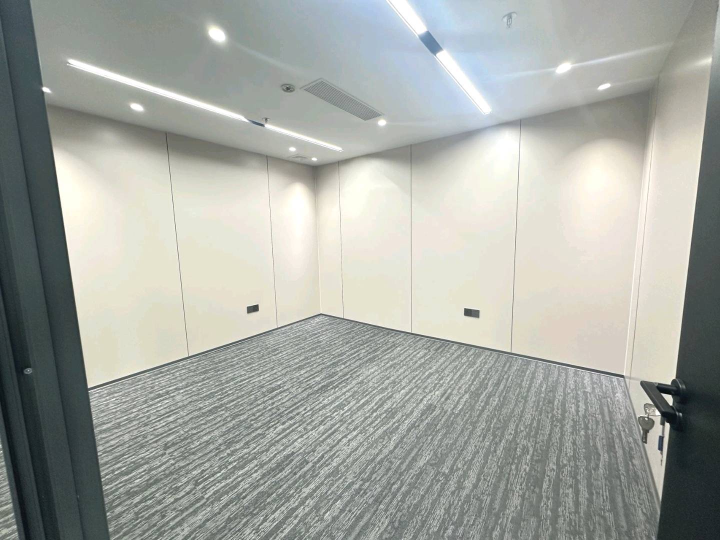 英龙展业大厦 159㎡ 精装 高层办公室出租