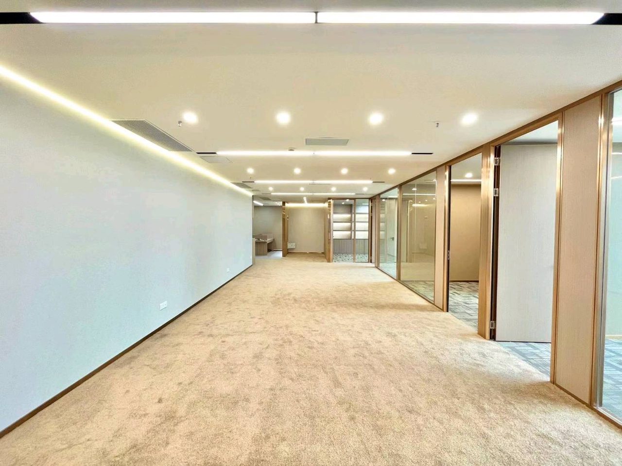 454㎡精装办公室 荣超经贸中心·近市民中心站·高层