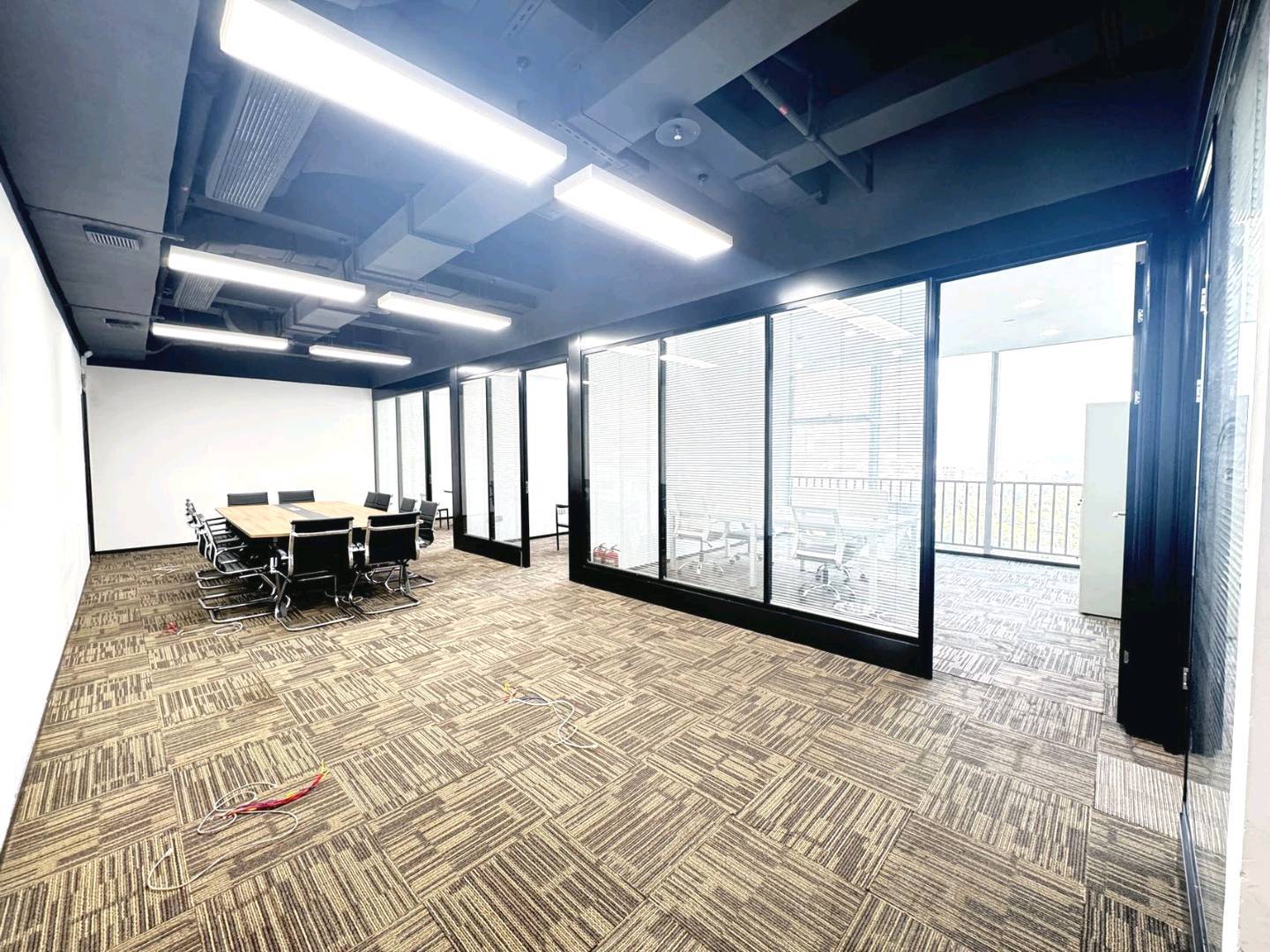 酷派大厦 245㎡ 精装 中层办公室出租实景图