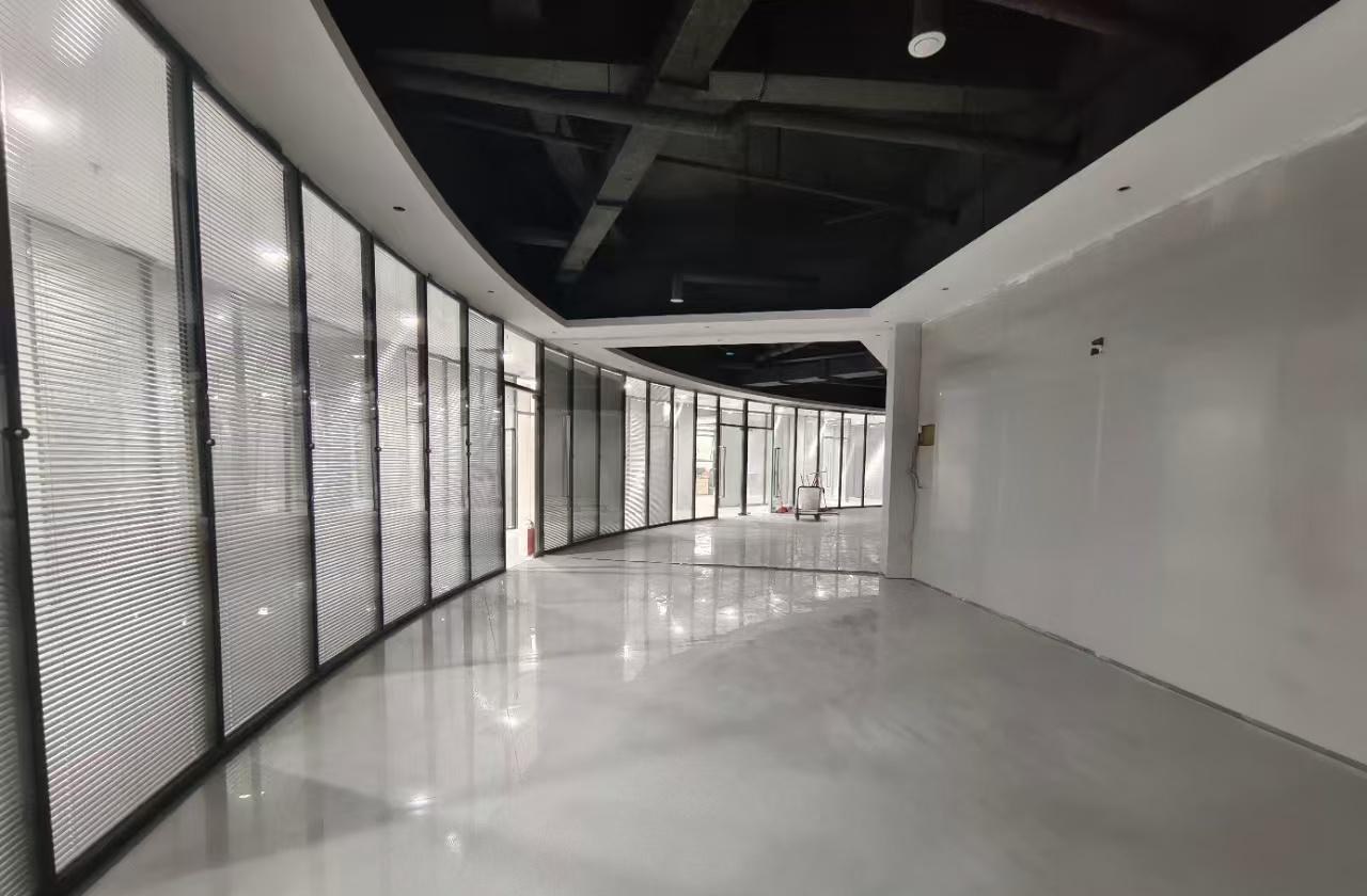 兴万和购物广场(民乐立交) 300㎡ 精装 低楼层办公室出租