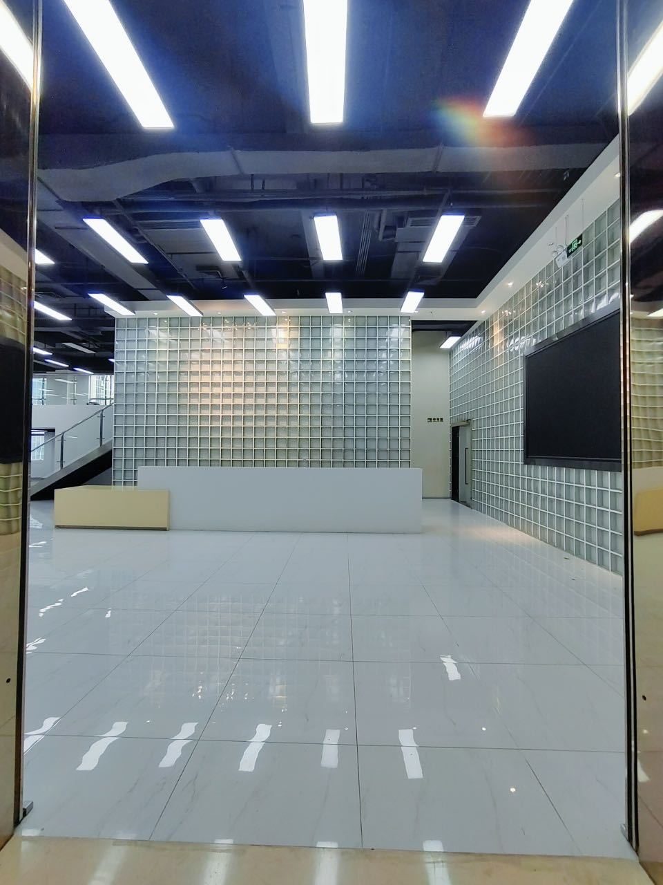 南山区科技园 中科纳能大厦2030㎡精装办公间高层出租实景图