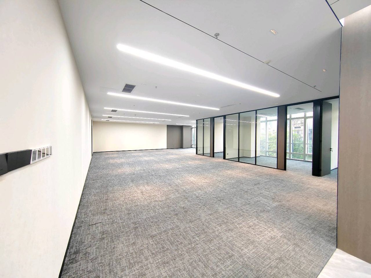 300㎡豪装办公室 讯美科技广场·近高新中站·低层