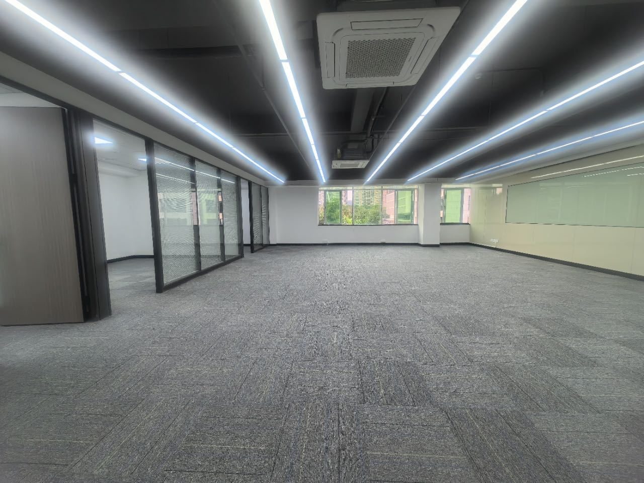 高新技术产业园(虚拟大学园)358㎡精装办公室出租,中层东南向采光好