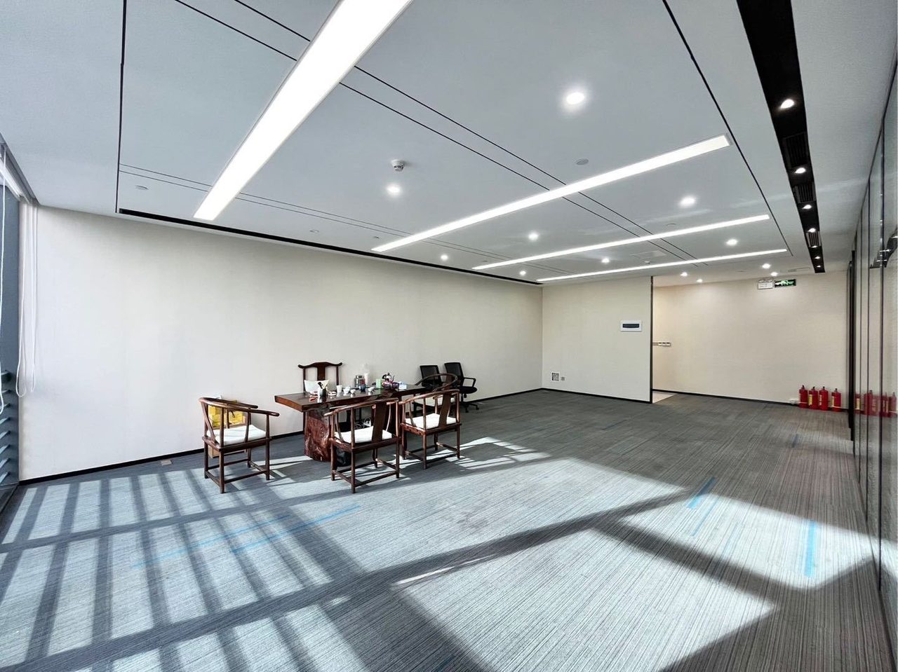 北科大厦346㎡精装办公室出租,中层东北向采光好