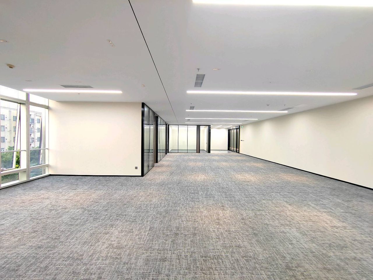 300㎡豪装办公室 讯美科技广场·近高新中站·低层