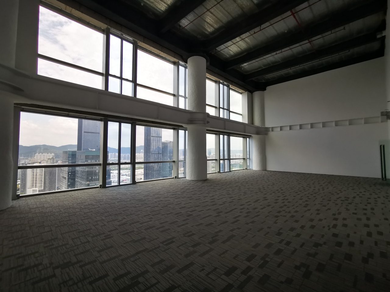 博今国际大厦1900㎡豪装办公室出租，高层南北向采光好