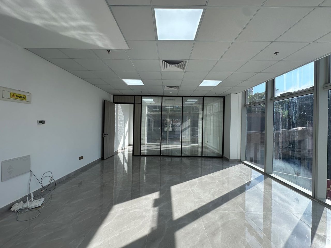南山区南油写字楼出租 远洋滨海大厦 104㎡精装