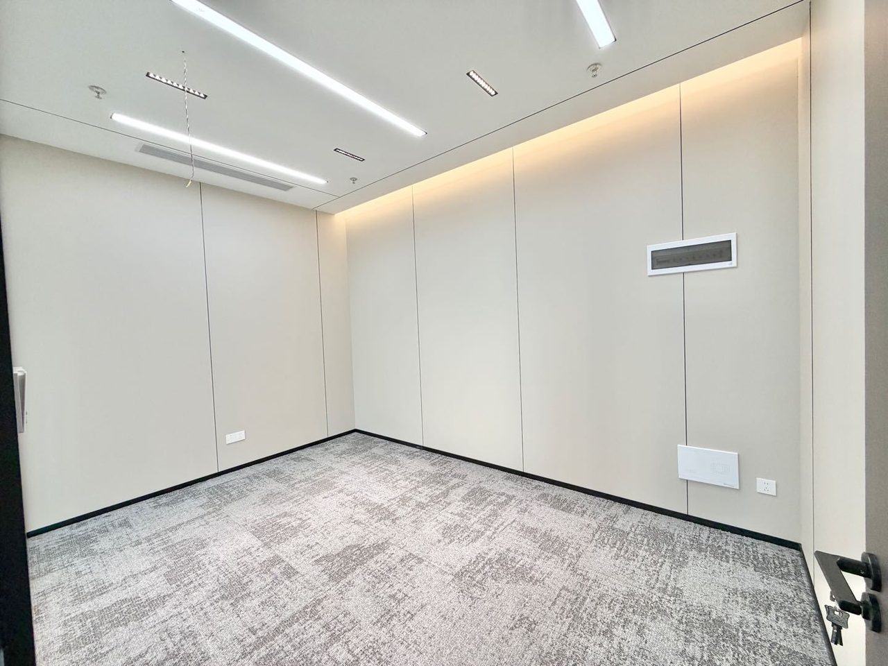206㎡豪装办公室 远望谷大厦·近粤海门站·中层