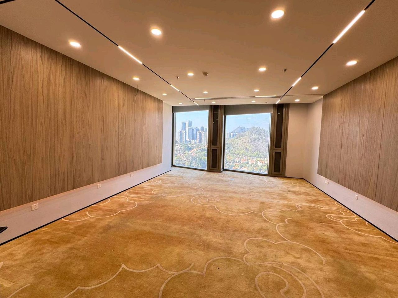 招商局广场2211㎡精装办公室出租，高层四面采光向采光好