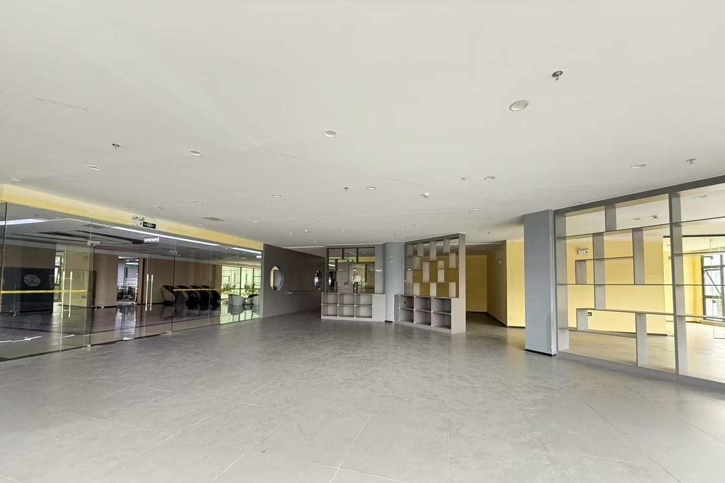 恒博利荣丰产业园 550㎡ 精装 中楼层办公室出租实景图